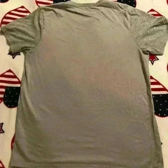 Nike Run Vented Mesh Gray Top w/ Reflective Run Logo Size Large - Picture 5 of 5